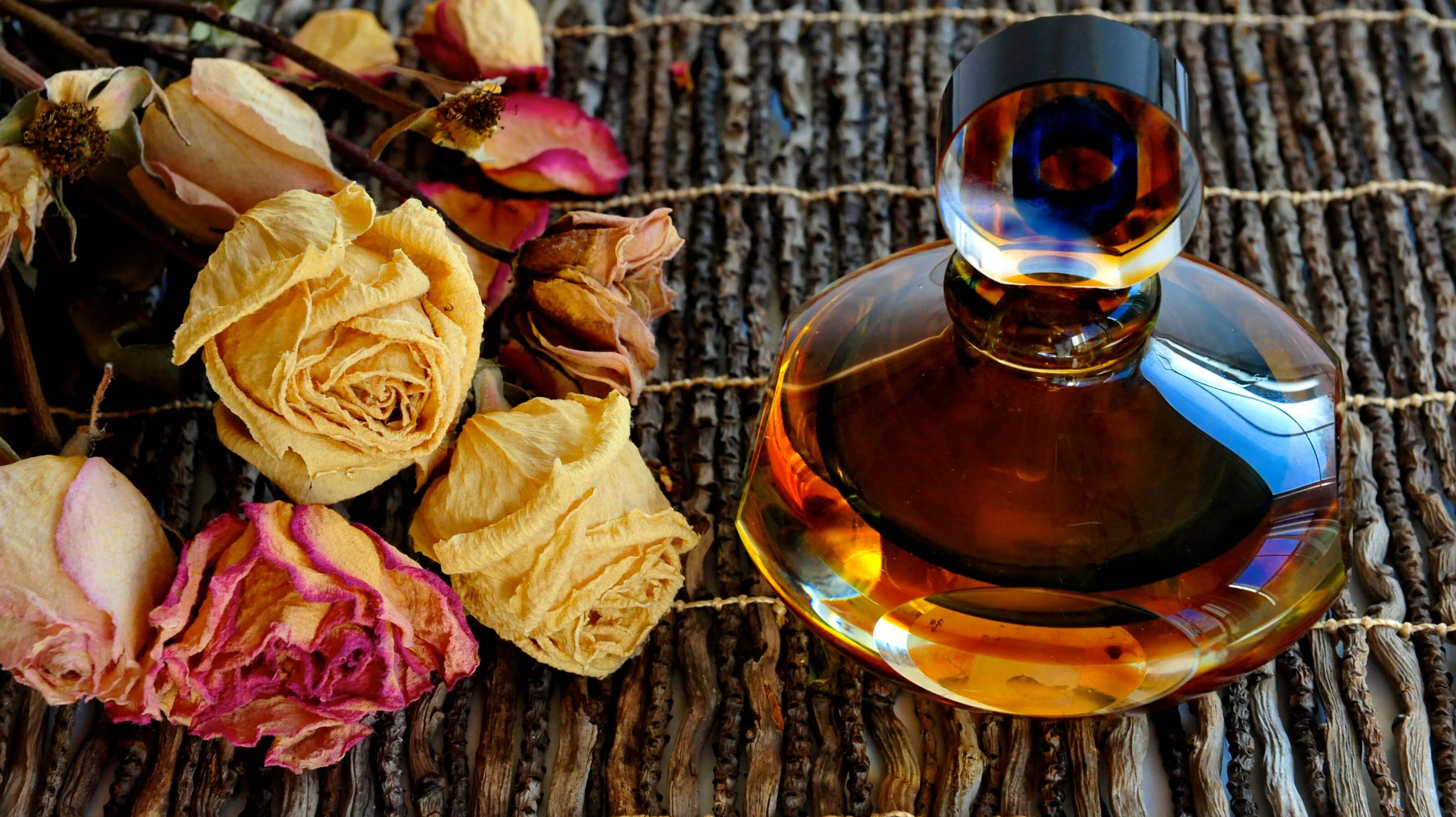 Эфирное масло вместо духов. Масляная парфюмерия. Красивый аромат. Осенние ароматы. Запахи и ароматы.
