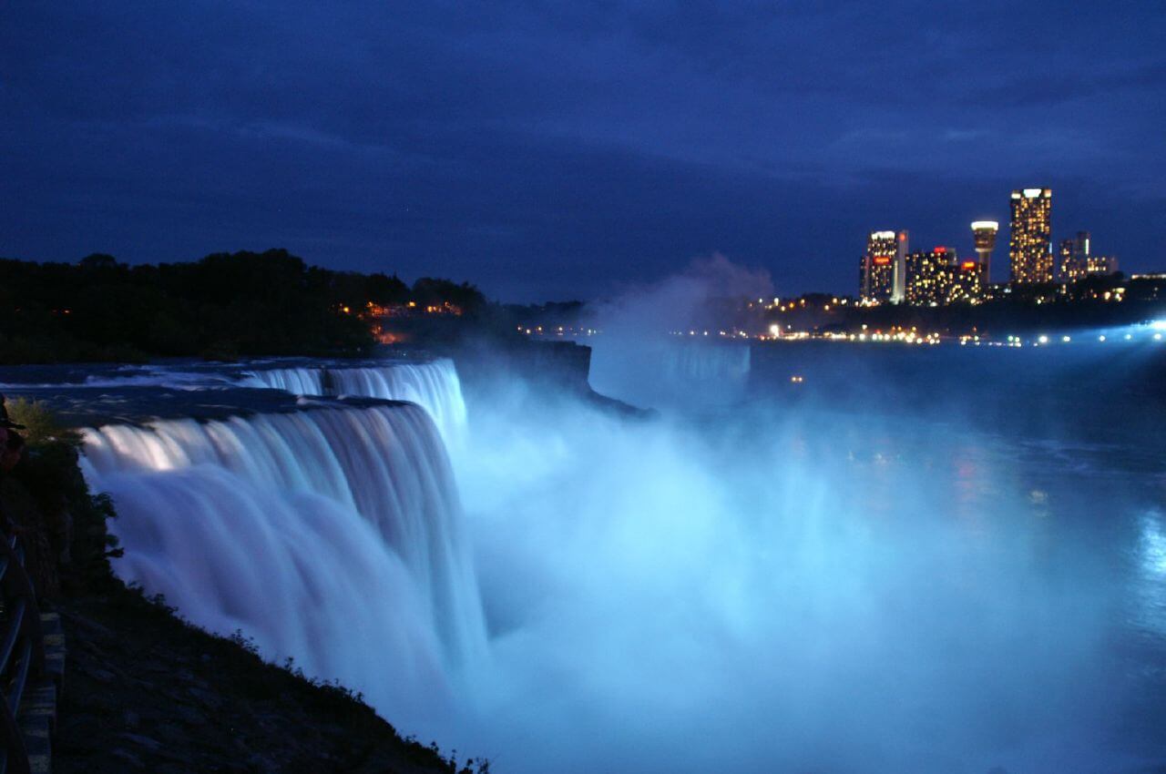 Между какими озерами ниагарский водопад. Ниагарский водопад Канада. Ниагарский водопад 2022. Ниагарский водопад (штат Нью-Йорк). Ниагарский водопад Эстетика.