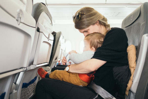 Viajar con bebés Viaje Mujer Niño bebe Avión Asientos