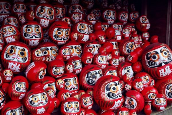 Daruma amuleto de la prosperidad y abundancia